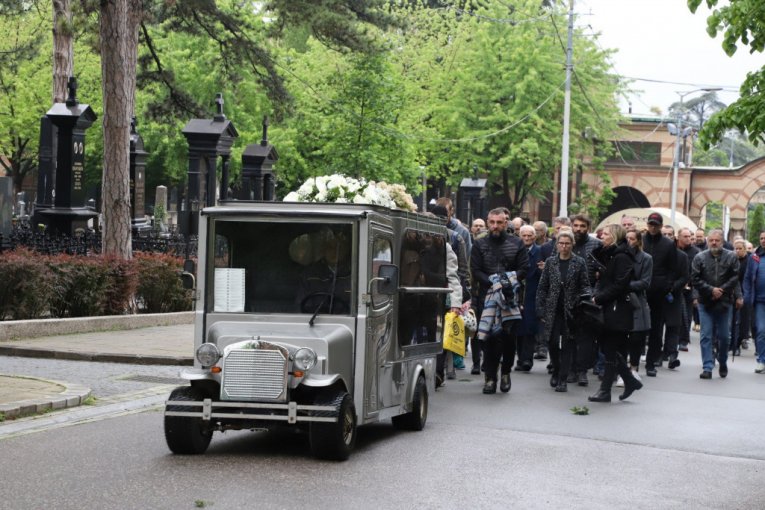 Povorka tuge za malu Sofiju Negić