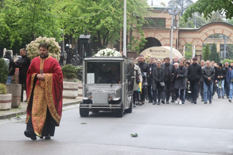 Povorka tuge za malu Sofiju