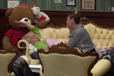 TAJNI ZVEZDANOVI RAZGOVORI! Zorica razvezala jezik, Ana zapenila od besa zbog Slavnića: Sram ga bilo, njegov obraz i čast! (VIDEO)