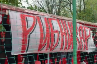 TRANSPARENTI I U RUSIJI! Navijači Spartaka DIRLJIVIM gestom odali počast žrtvama masakra!