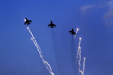 POLJSKA HITNO PODIGLA BOBRENE AVIONE!