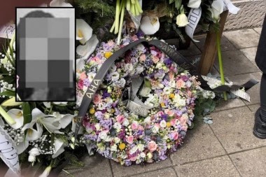 DEČJE SUZE SU NEZAUSTAVLJIVE! JECAJI PARALI NEBO NA NOVOM GROBLJU: Drugari plakali zagrljeni, ispratili na večni počinak Anu Božović (FOTO/VIDEO)