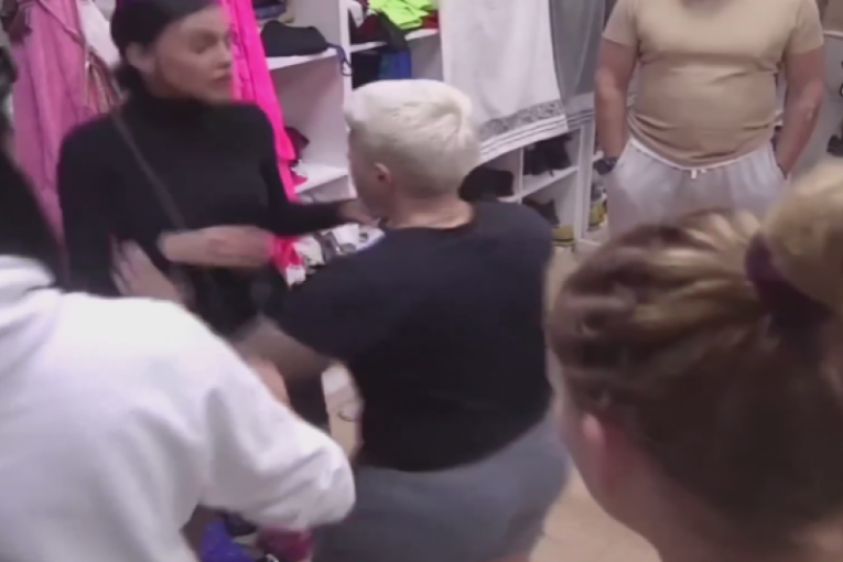 Anita i Matora, fizički obračun