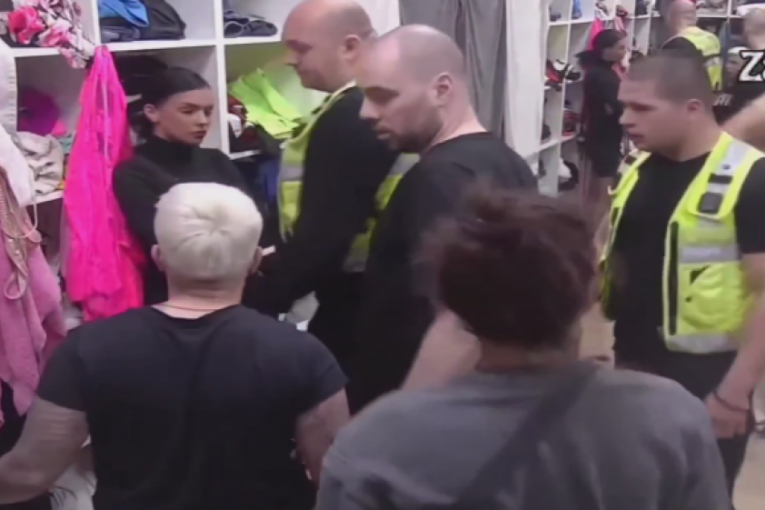 Anita i Matora, fizički obračun