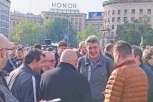 SRAMNO PONAŠANJE ĐORĐA MIKETIĆA NA PROTESTU! Smeje se dok Srbija plače (FOTO)
