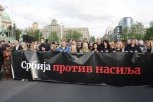 Evo dokaza da je protest dela opozicije u Beogradu ISKLJUČIVO POLITIČKI! Pogledajte šta su uradili i ko nosi transparent! (FOTO)