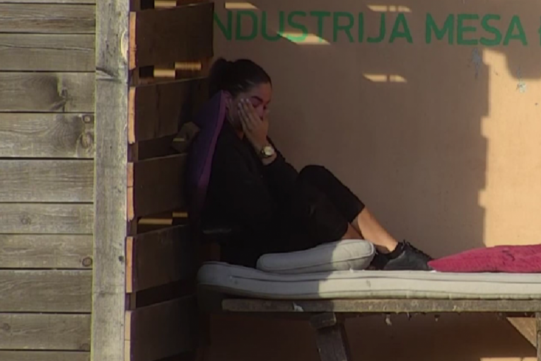 Anđela Đuričić plače