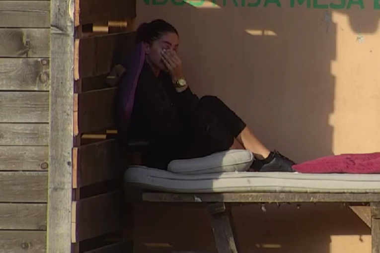 Anđela Đuričić plače