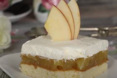 KOLAČ OD JABUKA SA MEKANOM KORICOM: Topi se pri svakom zalogaju, a samo iskusne domaćice znaju ovaj recept