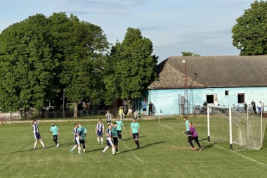 PRELEP FUDBALSKI AMBIJENT: Pune tribine u Crepaji prisustvovale podeli bodova između ekipa Vojvodine i Voje Gačić!