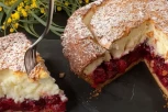JOGURT TORTA SA VIŠNJAMA: Ključan je raskošan fil koji će samo ovako uspeti