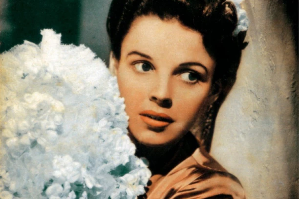 MAJKA JE ZLOSTAVLJALA, A NEZADOVOLJSTVO JE LEČILA BRAKOM SA HOMOSEKSUALCIMA: Diva je presudila sama sebi, a njen tragičan život i maltretiranja niko nije zaboravio!