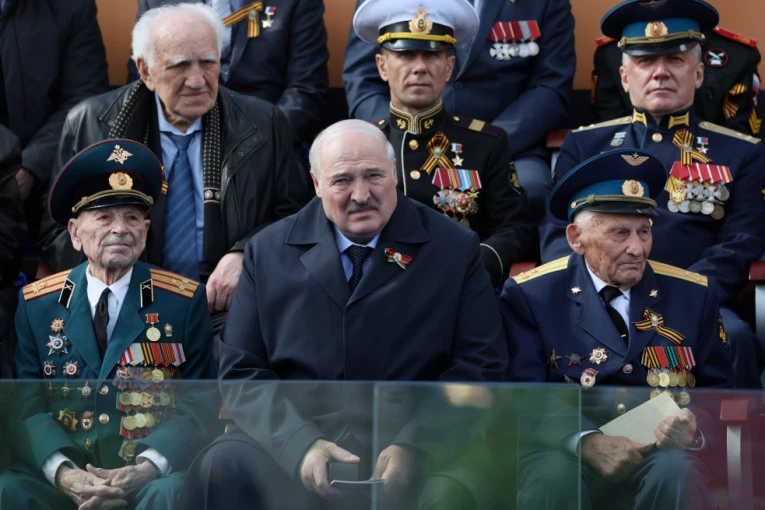 PREDSEDNIK PRIPREMA SVOG SINA DA GA NASLEDI NA TRONU! Ovo niko u zemlji nije očekivao
