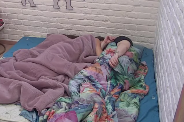 Anđela poljubila Zvezdana