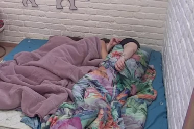 ANĐELA ISPALA GORA I OD MAJE: Uvukla se Zvezdanu u krevet, pa uradila ono što se klela da nikada neće!