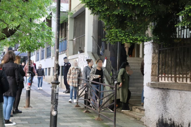 UČENICIMA U RIBNIKARU OBUSTAVLJENA DODELA UDŽBENIKA! Jedni tvrde da je problem praktične prirode, a drugi što se ne zna da li će nastava početi 1. septembra!