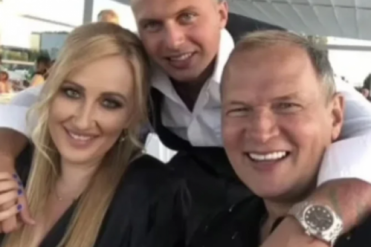 Stefan Karić sa porodicom