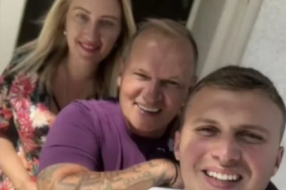 Stefan Karić sa porodicom