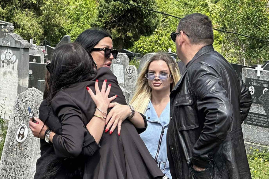 Tijana ispraća Maju u Zadrugu