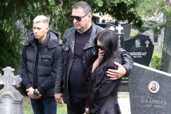 Maja i Taki Marinković na groblju