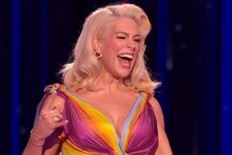 Hana Vadingam, glumica i voditeljka "Evrovizije" podseća na našu Suzanu Mančić