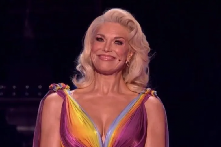 Hana Vadingam, glumica i voditeljka "Evrovizije" podseća na našu Suzanu Mančić