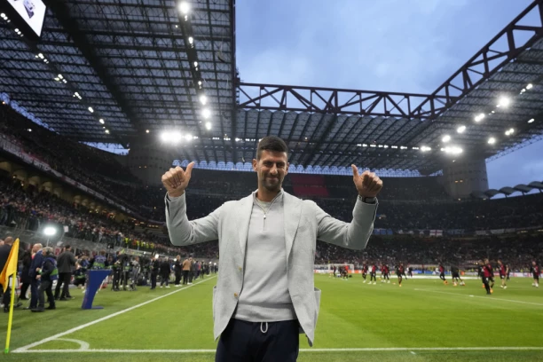 LUDNICA NA TRIBINAMA: Svi na San Siru gledaju u Noleta, Ibru i Balotelija (VIDEO)