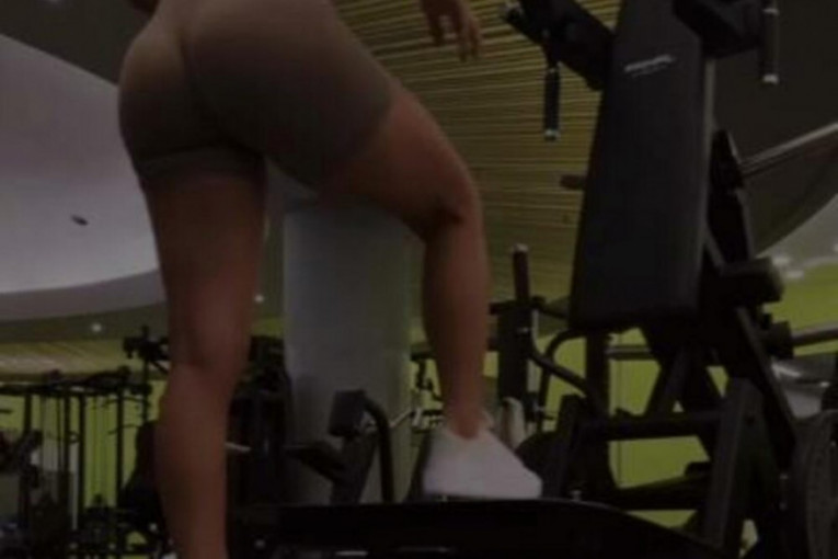 Teodora Džehverović pokazala zadnjicu