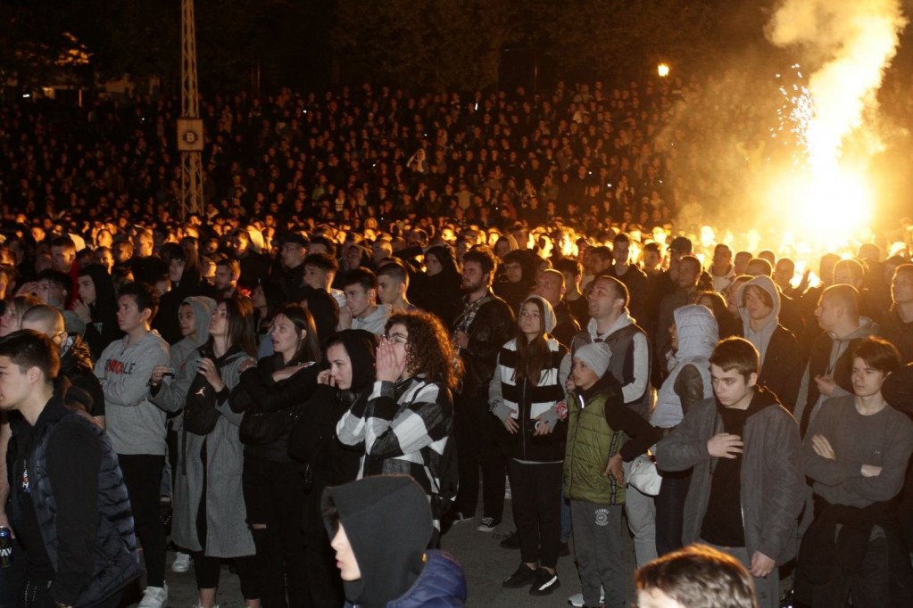 Grobari na Kalemegdanu gledaju majstoricu sa Realom