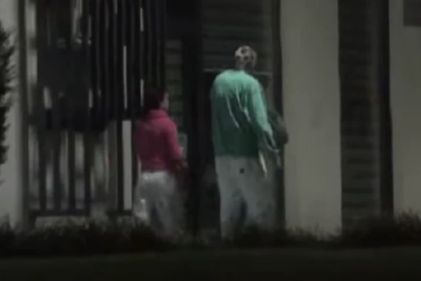 MILE KITIĆ PRIHVATIO NOVOG ZETA! Elenin dečko ne izbija iz njihove kuće, procurio SNIMAK, svi gledaju u OVO! (VIDEO)