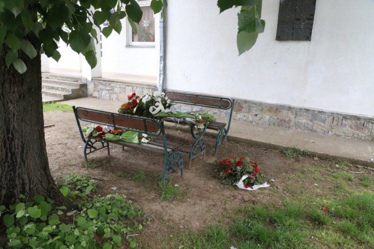 Školsko dvorište u kom je pucano