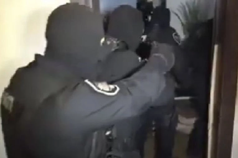 "PALA" JOŠ TRI KAVČANA, OSUMNJIČENI DA SU PRIPREMALI LIKVIDACIJE: Tri pripadnika ozloglašene kriminalne grupe iza rešetaka!