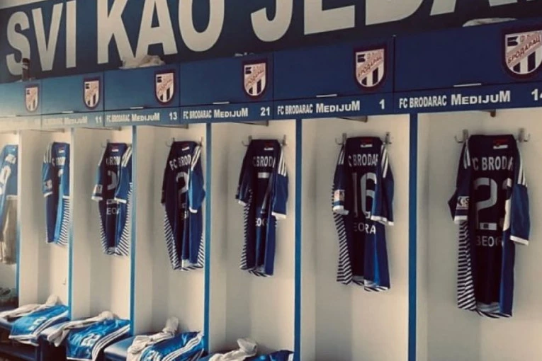 KO KAŽE DA ZNANJE I SPORT NE MOGU ZAJEDNO? Mladi fudbaler pored uspeha na terenu, priznanja osvaja i na takmičenjima iz fizike!