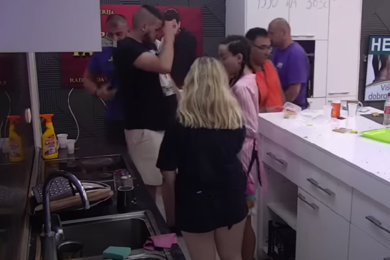 Zadrugari upalili tamjan i očitali molitvu za Svetog Vasilija Ostroškog Zadruga 6