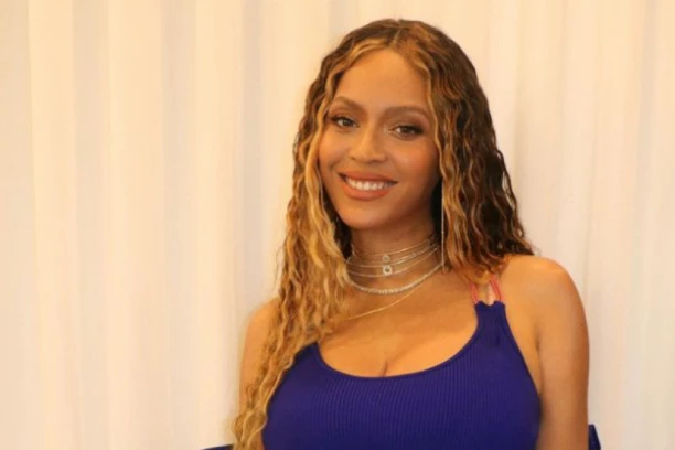 BIJONSE PONOVO DOBILA SVOJU VOŠTANU FIGURU! Zbog one u kanadskom muzeju SMEJAO joj se ceo svet! (FOTO)