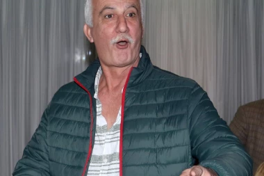 GLUMAC PRIZNAO DA JE ALKOHOLIČAR! SKANDALOZNA IZJAVA NAPRAVILA HAOS NA MREŽAMA! Evo kakve rituale ima ujutru!