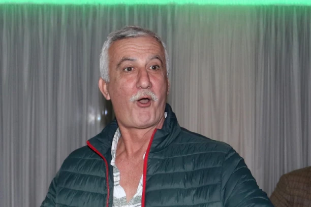 "MOLIO ME JE DA GA NE OSTAVLJAM, BILA SAM S NJIM IZ SAŽALJENJA!": Oglasila se devojka Đure Palice i otkrila sve o njihovom odnosu! ŠOK!