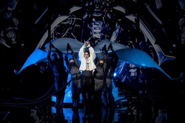 NASTUP PREPUN SATANISTIČKIH SIMBOLA? Internet gori zbog šokantnog poteza Luk Bleka na velikom finalu Evrovizije, svi se pitaju šta radi!