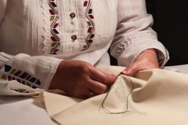 "ZLATNE NITI ĆIRILICE" U MUZEJU VUKA I DOSITEJA: Jedinstvena izložba PRVI PUT pred beogradskom publikom!