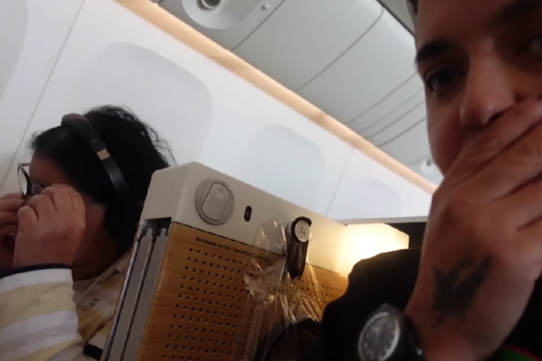 Marija snima Vericu dok plače