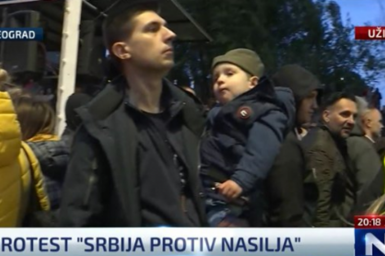 NA PROTESTU PROTIV NASILJA VOĐA ORGANIZACIJE KOJA JE ZABRANJENA ZBOG NASILJA! (FOTO)