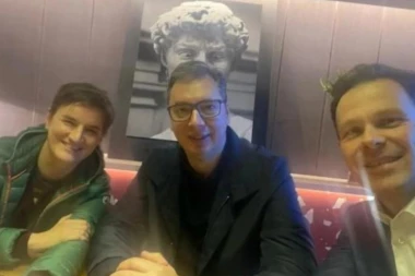 OVDE SMO SAMO NAS TROJE! Vučić: Pokušao sam da napravim devetoro, ali mi nije uspelo (FOTO)