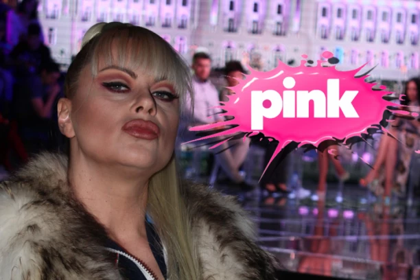 PINK TUŽI MARIJU KULIĆ: Vrati novac koji si UKRALA! (FOTO)