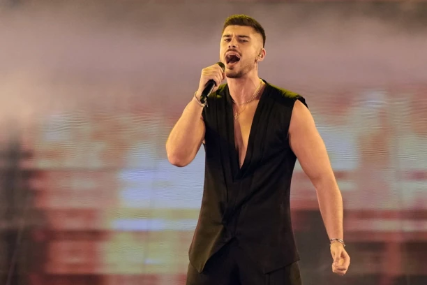 ODUŠEVIO SRBE! Kiparski predstavnik na Evroviziji otpevao Marijinu MOLITVU (VIDEO)