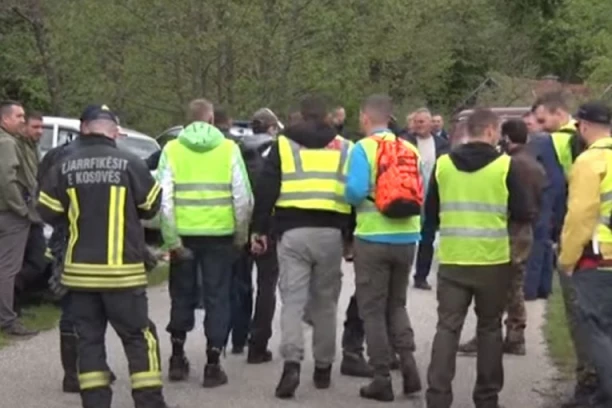 TREĆI DAN POTRAGE ZA NESTALIM MLADIĆEM IZ GORNJE BITINJE KOD ŠTRPCA: Na sebi imao plave pantalone i žute cipele