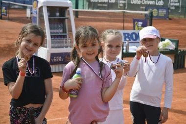 Festival dečijeg tenisa na terenima teniskog kluba Crvena zvezda (FOTO)
