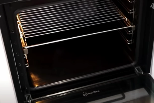 EVO ČEMU STVARNO SLUŽI FIOKA NA DNU ŠPORETA: Nije za posuđe, ovo otkriće će vas RASPAMETITI - morate znati! (VIDEO)