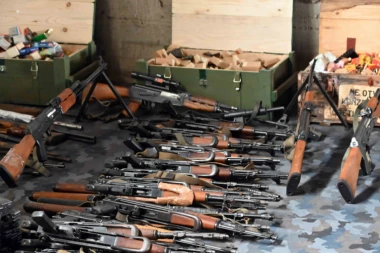 MUP SE OGLASIO POVODOM PREDAJE ORUŽJA: Naredba ministra unutrašnjih poslova je u skladu sa Ustavom Republike Srbije