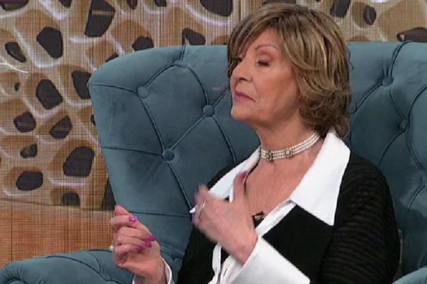 DOBIJALA SAM BATINE KAD NISAM POJILA KRAVU: Lepa Lukić pretila majci SAMOUBISTVOM da je ne bi tukla!