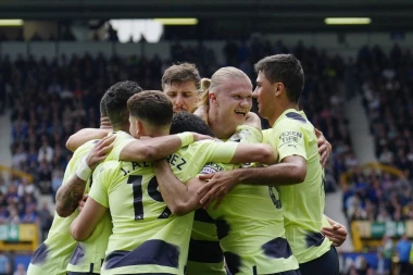 SITI NA KORAK DO TITULE: Mančester PREGAZIO Everton! (VIDEO)